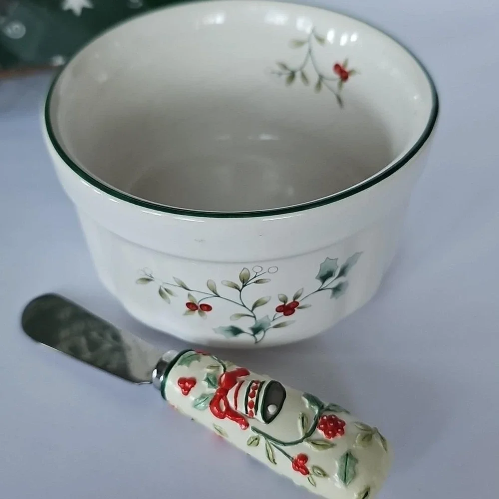 1998 Pfaltzgraff Winterberry Dip Serving Set Bowl & Spreader w/ Box Vtg 1770